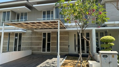 Rumah Mewah di Kawasan Lakarsantri, Surabaya, LB 143m², Harga 2,8 Miliar