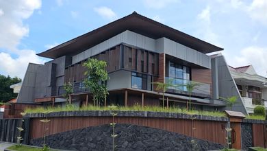 Rumah Area Premium Manyar, Surabaya - Harga Terbaik 9,7 Miliar