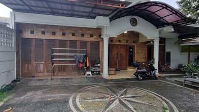 Penawaran Langka, rumah Prestisius di Lenteng Agung, Jakarta Selatan, LB 200m²