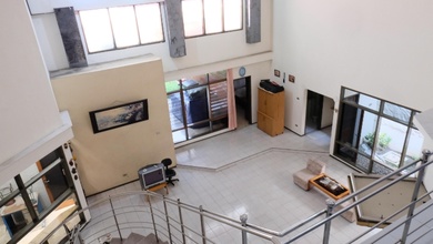 Hunian Mewah di Mulyorejo, Surabaya, 5 Kamar Tidur, LT 450m²