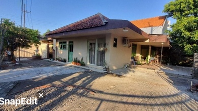 Rumah Semi Furnished Daerah Strategis di Jemursari