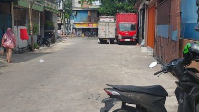 Dijual Ruko Luas  Siap Dipakai Menghadap Jalan Raya