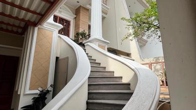 Rumah Sewa Murah Lokasi Pantai Indah Kapuk, Jakarta Utara, LB 300m²