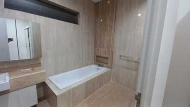 Rumah Elegan di Ciputat, Tangerang Selatan, 4 KT, LT 135m²