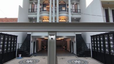 Rumah Mewah di Pejaten, Jakarta Selatan, 3 KT, LT 101m²