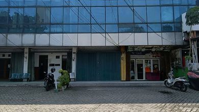 Jual Cepat Ruko Gandeng ******** 10m²x26m² 3,5 Lantai.pinggir Jalan ******** Strategis