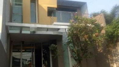 Jual Rumah Siap Huni di Kebayoran Baru, Jakarta Selatan, Luas 124 m2