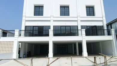 Ruko Baru 3,5 Lantai.lokasi Strategis.bebas Banjir.harga Nego Sampai Deal