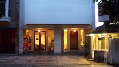 Ruko Gandeng Siap Huni Di Gandaria.lokasi Strategis