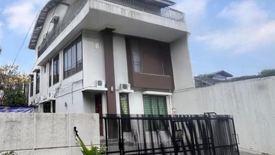 Jual Cepat Bangunan Komersial Dekat Mrt.lokasi Strategis.bebas Banjir