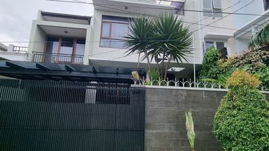 For Sale rumah Eksklusif di Pondok Indah, Jakarta Selatan - LT 259m²