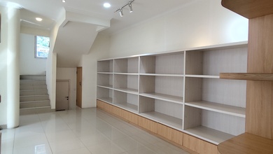 Disewakan Rumah Terjangkau di Gading Serpong, Tangerang, LT 180m²