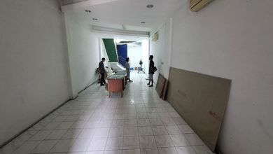 Di Jual Cepat Lokasi Premium! Ruko / Perkantoran Kawasan Kota Tua , Luas ± 66 M², Area Niaga