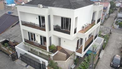 Rumah Mewah di Jatibening, Bekasi, 6 KT, LT 225m²