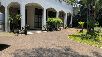 Rumah Mewah di Kemang, Jakarta Selatan, 6 KT, LT 1019m²