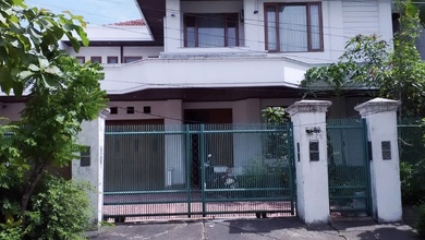 Hunian Elegan di Meruya, Jakarta Barat, 8 Kamar Tidur, LT 400m²