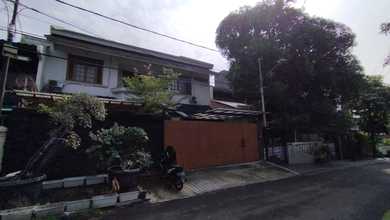 Disewakan Cepat Rumah Cantik dengan Tanah Luas 230 m2 Kawasan Kebayoran Baru