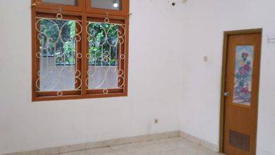 Disewa Rumah 2 BR di Villa Bintaro Indah, Tangerang Selatan
