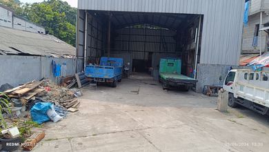GUDANG SERBA GUNA DI TENGAH KOTA