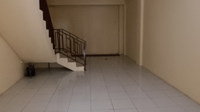 Ruko 3 Lt Pinggir Jalan Raya