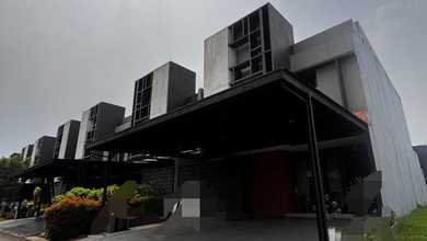 Jual Rumah Strategis di Suvarna Sutera, Tangerang - LT 135m²