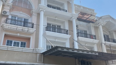 Ruko 4Lt Rapi dan Siap Pakai Akses Jalan Utama Parkir Luas