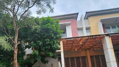 Dijual Rumah Strategis di Summarecon Bekasi, Bekasi - LT 136m²