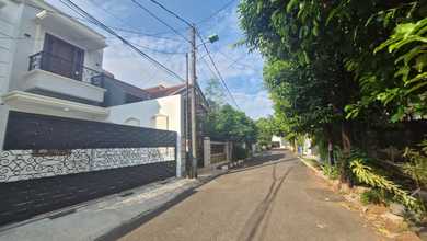 Dijual rumah Mewah di Pondok Kelapa, Jakarta Timur - LT 215m²