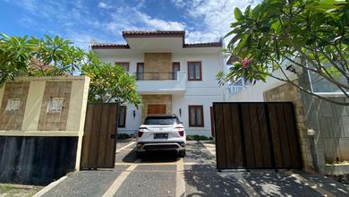 Penawaran Langka, rumah Mewah di Meruya, Jakarta Barat, LB 400m²