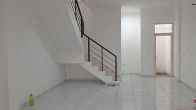 Disewakan Ruko 2 Lantai Parkir Luas di Jalur Sutera, Alam Sutera