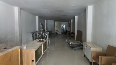 DISEWAKAN RUKO KOMERSIL3,5 LANTAI DI  RADIO DALAM 