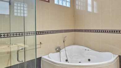 Disewakan Rumah Nyaman di Pondok Indah, Jakarta Selatan, LT 1375m²