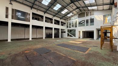 Ruang-usaha Pinggir Jalan Ramai Siap Pakai Lokasi Strategis di Ciputat