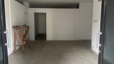 Disewakan Ruko 3 Lantai Lokasi Strategis 