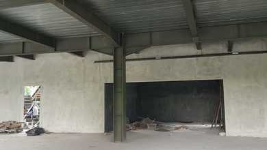 Disewakan Gedung Brand New 3 Lantai Pinggir Jalan Utama 