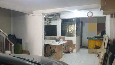 Green Garden [ruko]:dijual-3lt- Parkir Luas-cocok Utk Komersil