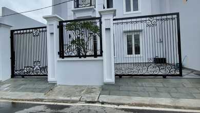 Rumah Eksklusif Luas 180 m2, di Duren Sawit, Jakarta Timur