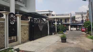 Hunian Mewah di Palmerah, Jakarta Barat, 6 Kamar Tidur, LT 352m²