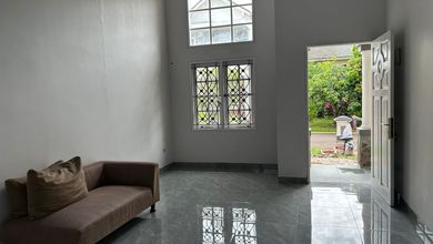 Kesempatan Rumah di Kota Wisata, Jakarta Timur, LB 75m², Harga 1,2 Miliar