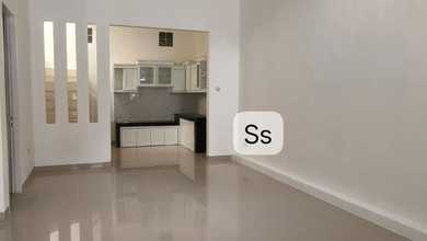 Dijual Rumah Nyaman di Kota Wisata, Jakarta Timur - LT 105m²