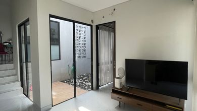 Rumah Favorit di Kota Wisata, Jakarta Timur, 3 KT, Harga 1,7 Miliar