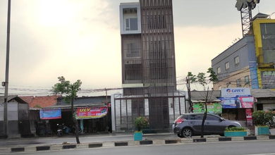 Disewakan Ruko 4 Lt Strategis Pinggir Jl Raya Serpong