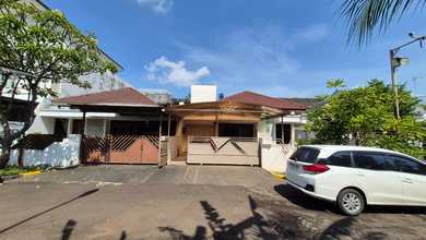 Rumah Elit LT 275 m2, area Intercon, Jakarta Barat