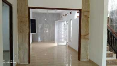 Rumah Dijual di Cakung, Jakarta Timur, LB 160m², Harga Kompetitif!