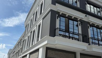 Di Pantai Indah Kapuk 2,