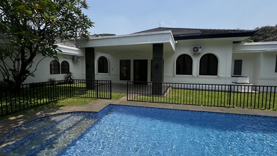 Sewa Rumah Siap Huni di Kemang, Jakarta Selatan, LT 1000m²