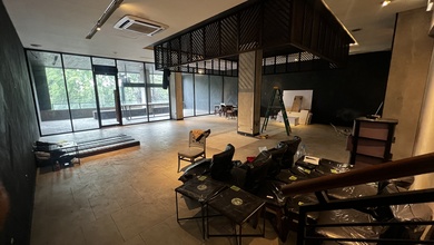 Ruko Strategist Pondok Indah Parkiran Luas