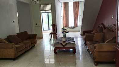 Kesempatan Langka, rumah Mewah di Puri Indah, Jakarta Barat, LB 180m²