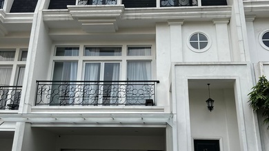 Rumah Prestisius di Kawasan Kembangan, Jakarta Barat, LB 304m², Harga 5 Miliar