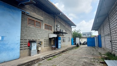 Tanah dan Bangunan Pinggir Jalan Raya di Karawaci, Tangerang